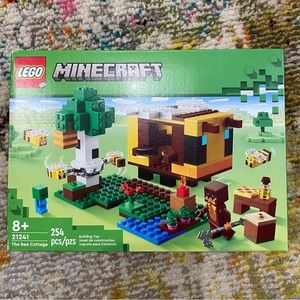 Lego Minecraft The Bee Cottage